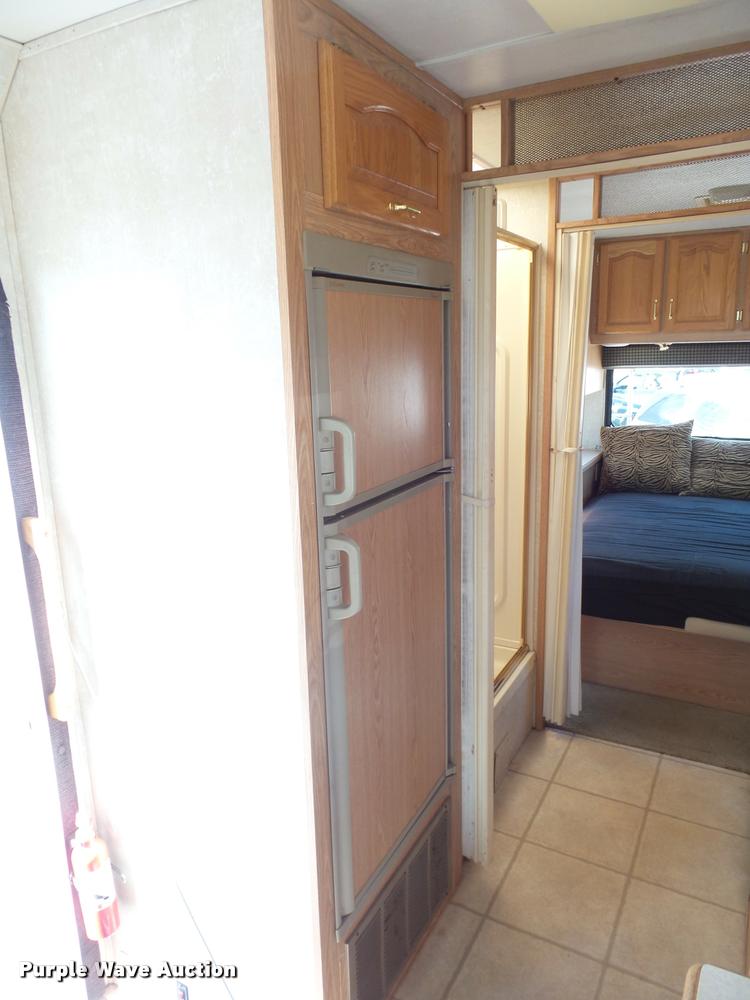 image for item L4252 2003 Ford Econoline E450 Super Duty Forest River Sunseeker RV