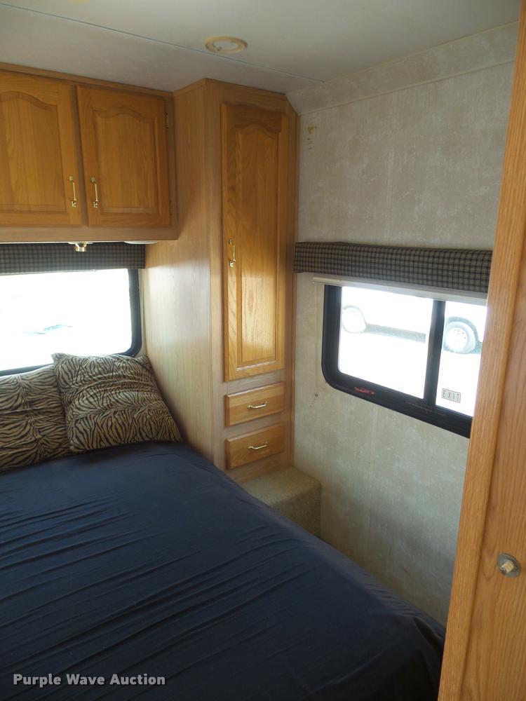 image for item L4252 2003 Ford Econoline E450 Super Duty Forest River Sunseeker RV