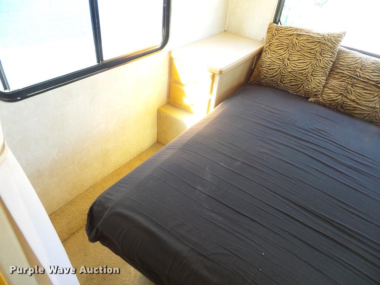 image for item L4252 2003 Ford Econoline E450 Super Duty Forest River Sunseeker RV