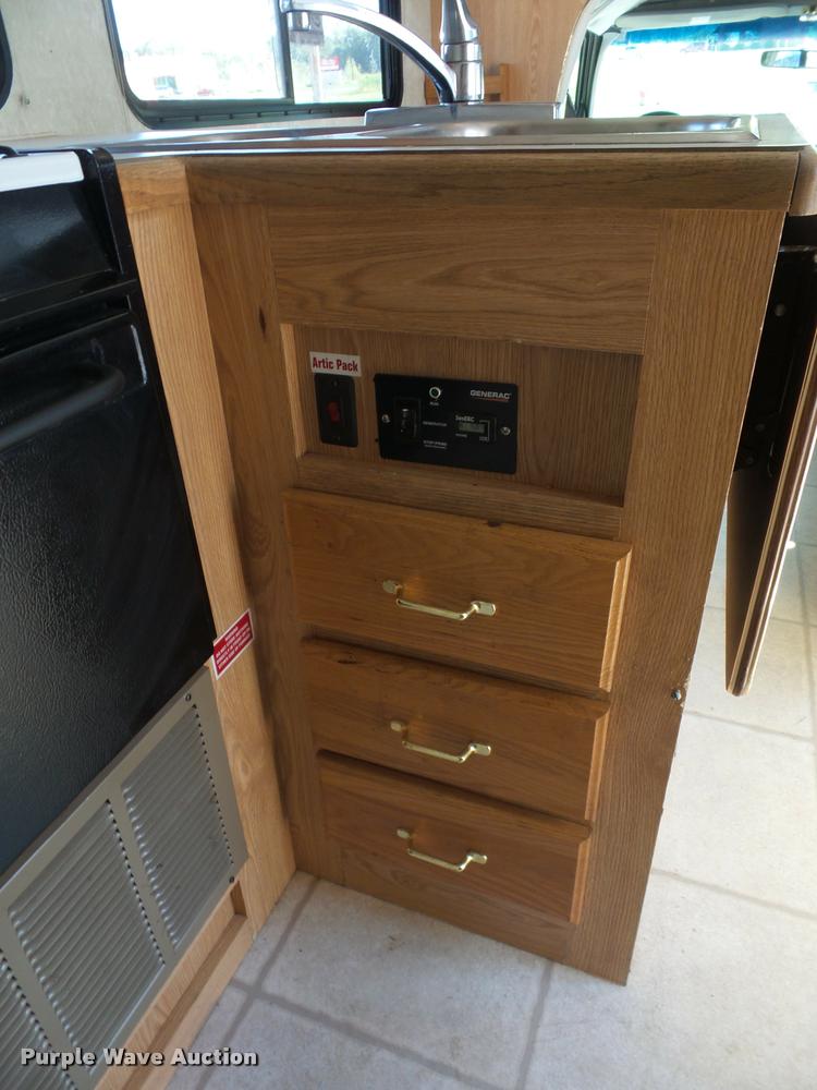 image for item L4252 2003 Ford Econoline E450 Super Duty Forest River Sunseeker RV