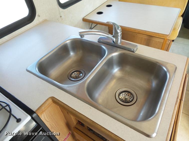 image for item L4252 2003 Ford Econoline E450 Super Duty Forest River Sunseeker RV