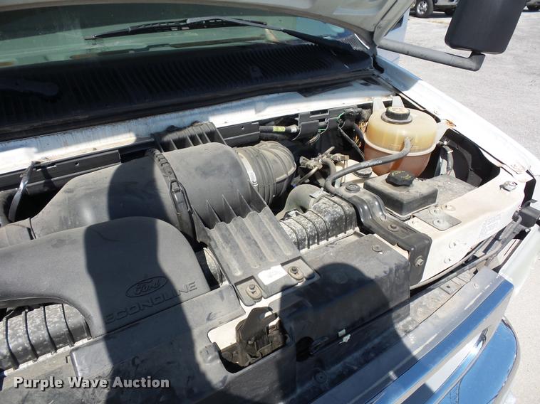 image for item L4252 2003 Ford Econoline E450 Super Duty Forest River Sunseeker RV