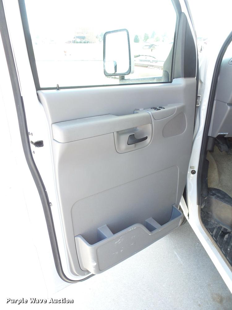 image for item L4252 2003 Ford Econoline E450 Super Duty Forest River Sunseeker RV