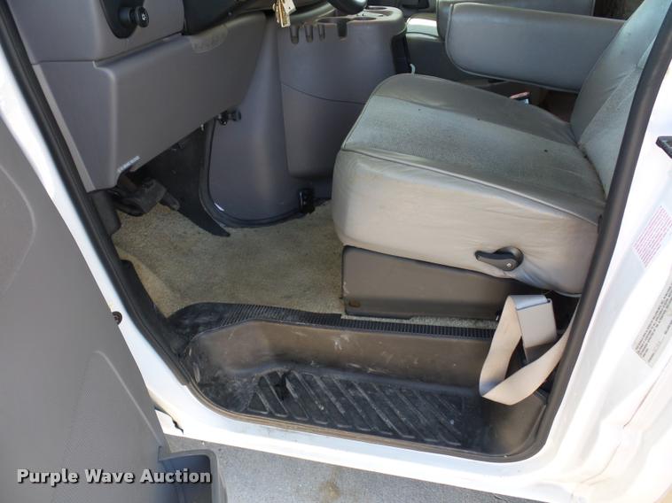 image for item L4252 2003 Ford Econoline E450 Super Duty Forest River Sunseeker RV