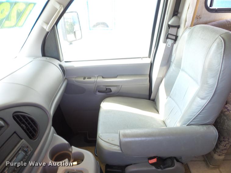 image for item L4252 2003 Ford Econoline E450 Super Duty Forest River Sunseeker RV