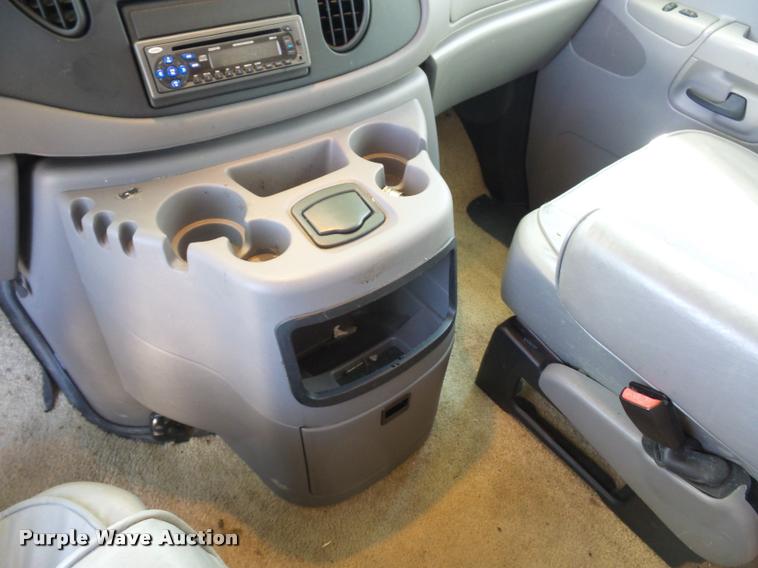 image for item L4252 2003 Ford Econoline E450 Super Duty Forest River Sunseeker RV