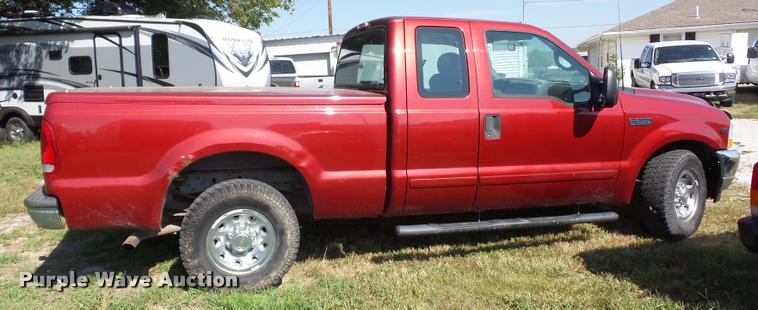 image for item L4253 2002 Ford F250 Super Duty SuperCab pickup truck