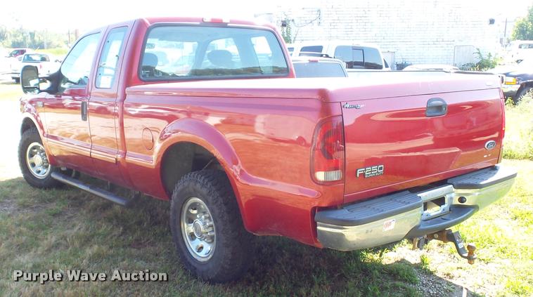 image for item L4253 2002 Ford F250 Super Duty SuperCab pickup truck