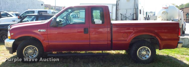 image for item L4253 2002 Ford F250 Super Duty SuperCab pickup truck