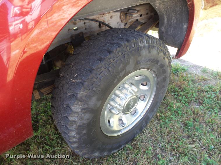 image for item L4253 2002 Ford F250 Super Duty SuperCab pickup truck