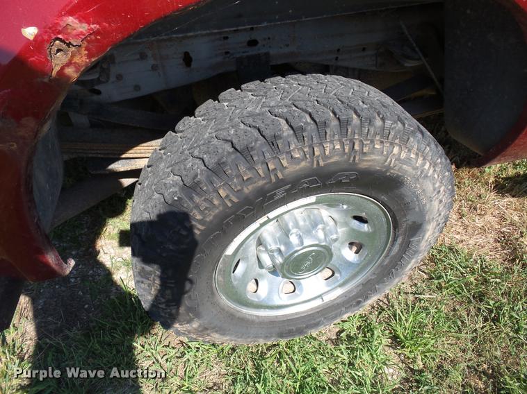 image for item L4253 2002 Ford F250 Super Duty SuperCab pickup truck