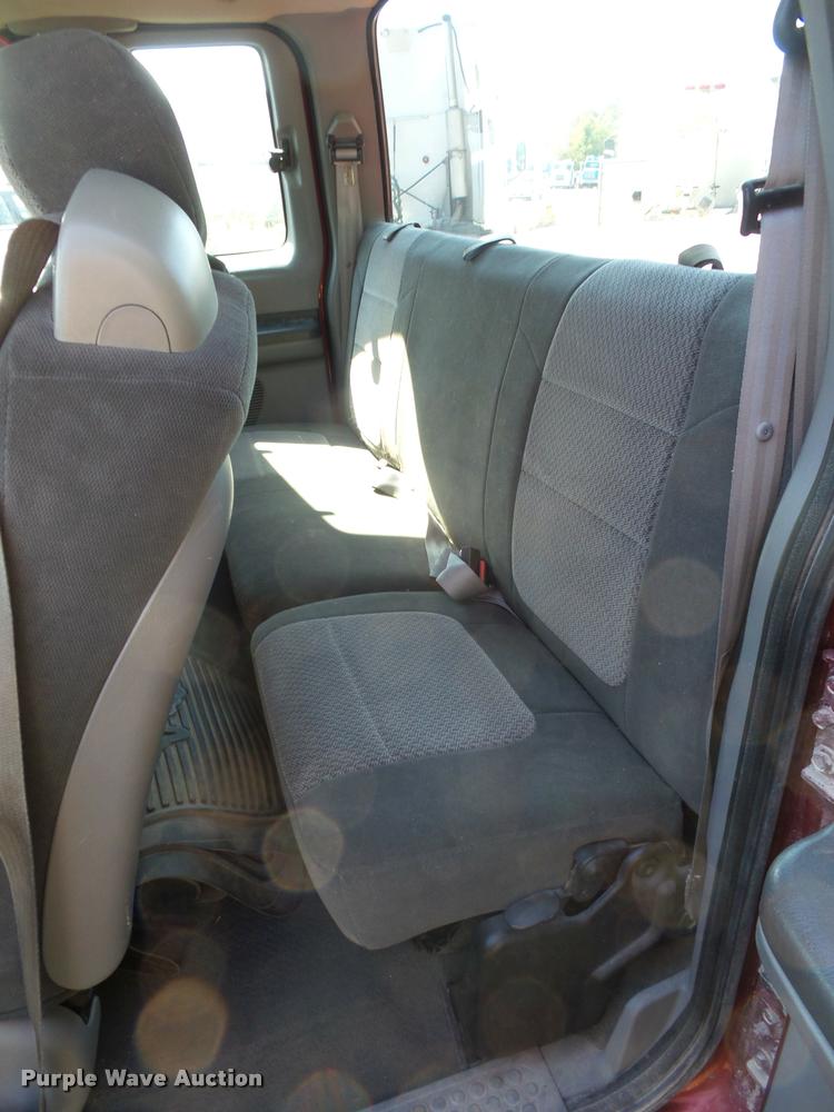 image for item L4253 2002 Ford F250 Super Duty SuperCab pickup truck