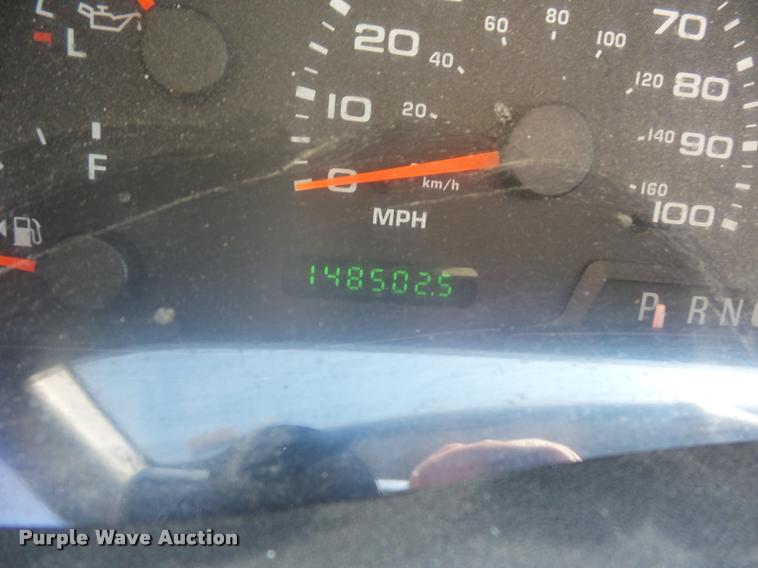 image for item L4253 2002 Ford F250 Super Duty SuperCab pickup truck