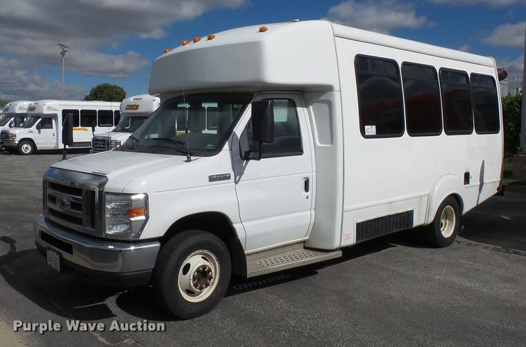 image for item L4282 2009 Ford E450 van