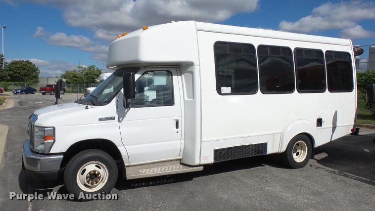 image for item L4282 2009 Ford E450 van