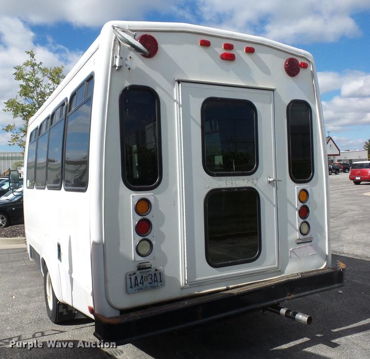 image for item L4282 2009 Ford E450 van