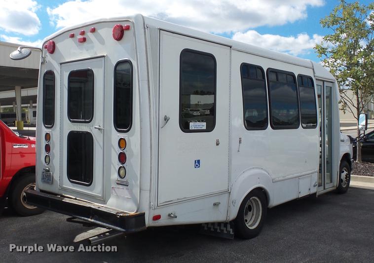 image for item L4282 2009 Ford E450 van