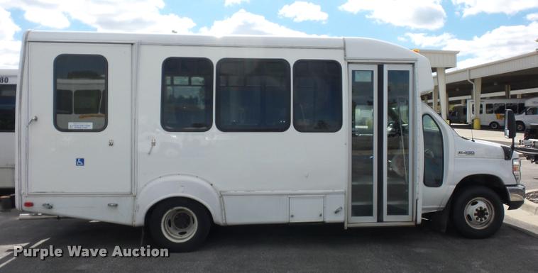 image for item L4282 2009 Ford E450 van