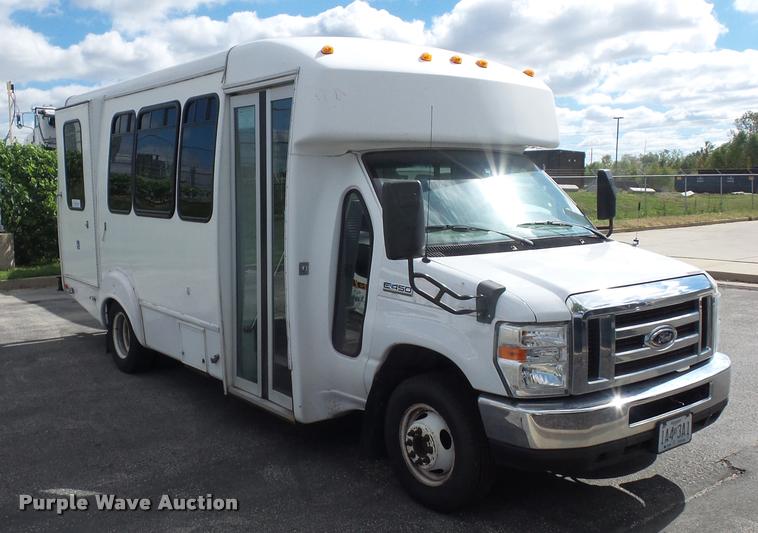 image for item L4282 2009 Ford E450 van