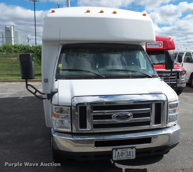 image for item L4282 2009 Ford E450 van