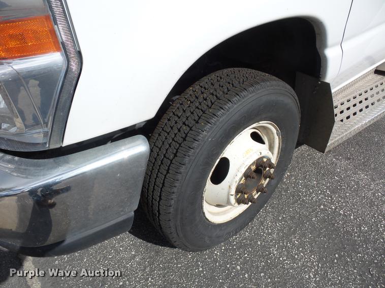 image for item L4282 2009 Ford E450 van