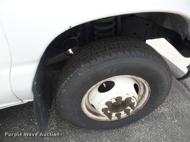 image for item L4282 2009 Ford E450 van