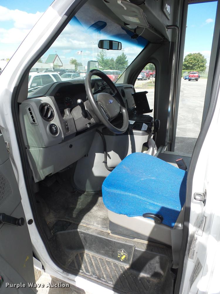 image for item L4282 2009 Ford E450 van