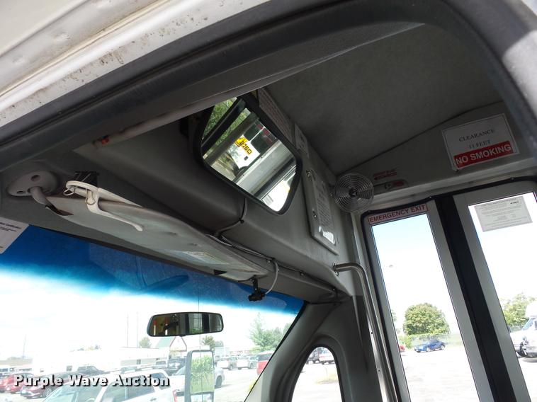 image for item L4282 2009 Ford E450 van