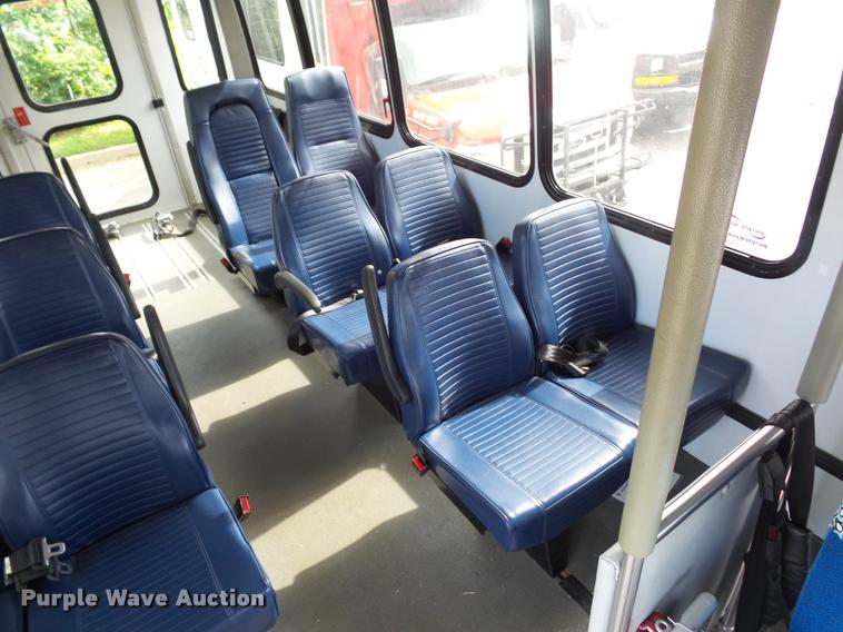 image for item L4282 2009 Ford E450 van