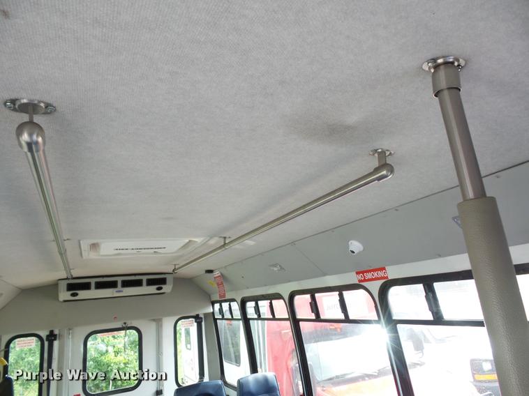 image for item L4282 2009 Ford E450 van