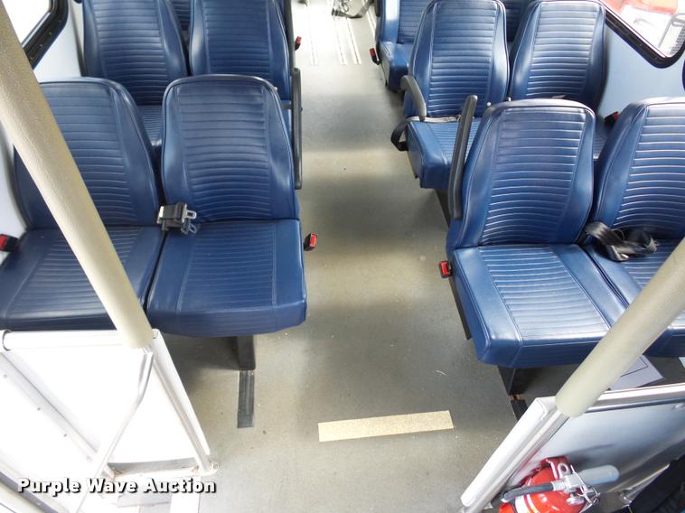 image for item L4282 2009 Ford E450 van