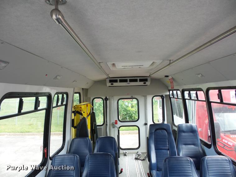 image for item L4282 2009 Ford E450 van