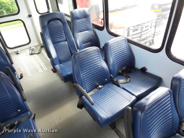 image for item L4282 2009 Ford E450 van