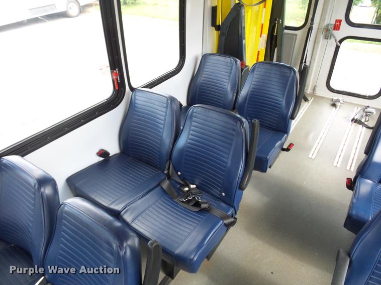 image for item L4282 2009 Ford E450 van