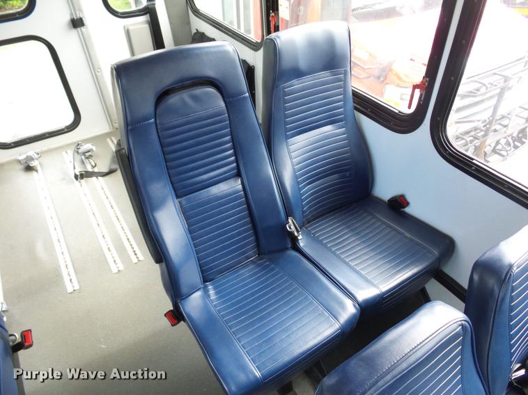 image for item L4282 2009 Ford E450 van