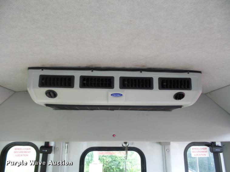 image for item L4282 2009 Ford E450 van