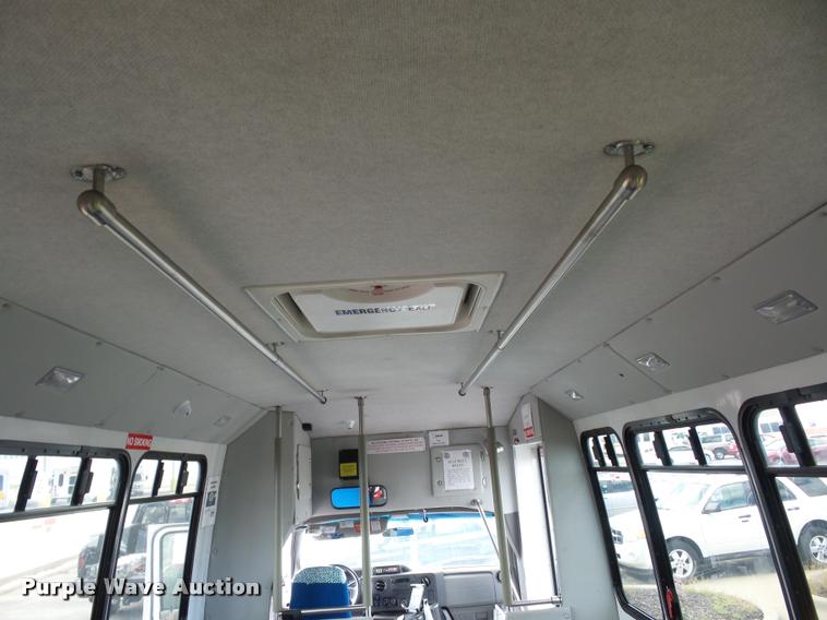 image for item L4282 2009 Ford E450 van