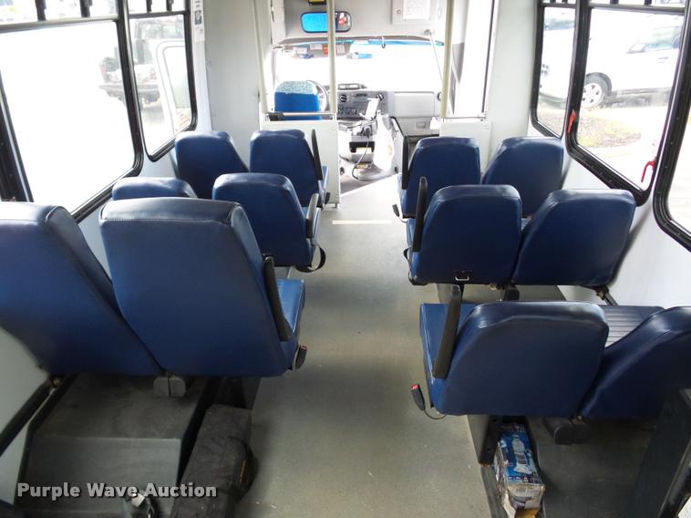 image for item L4282 2009 Ford E450 van