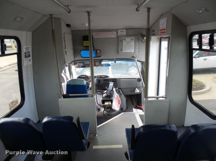 image for item L4282 2009 Ford E450 van