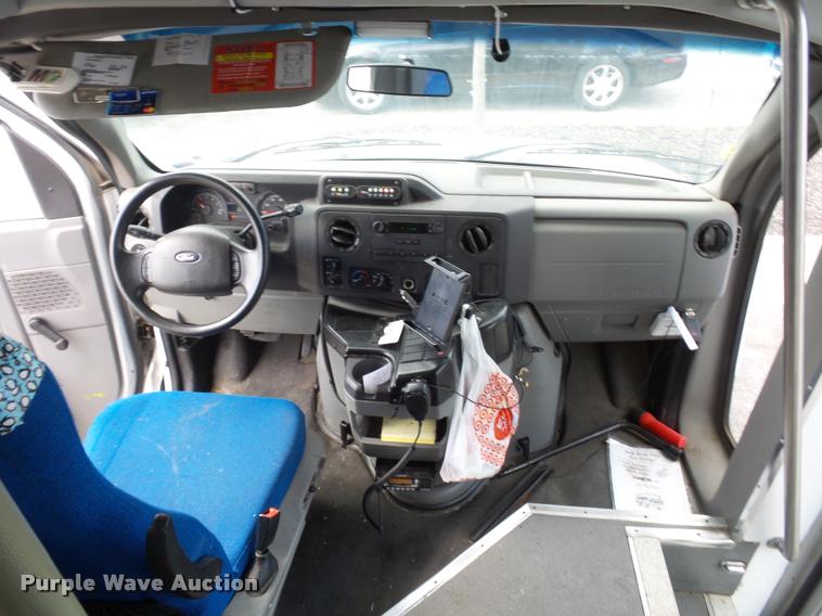 image for item L4282 2009 Ford E450 van