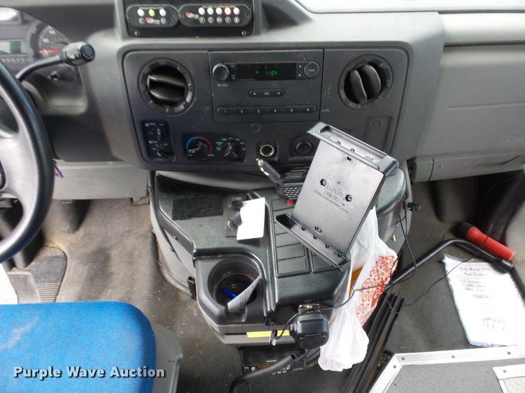 image for item L4282 2009 Ford E450 van