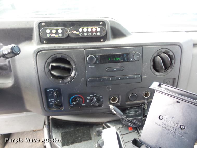 image for item L4282 2009 Ford E450 van