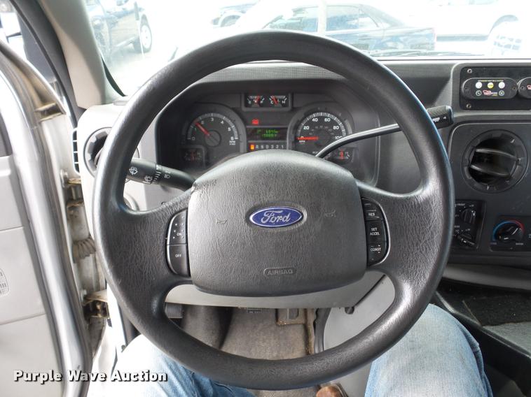 image for item L4282 2009 Ford E450 van