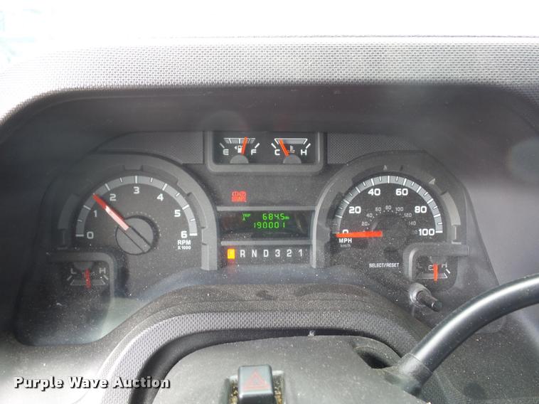 image for item L4282 2009 Ford E450 van