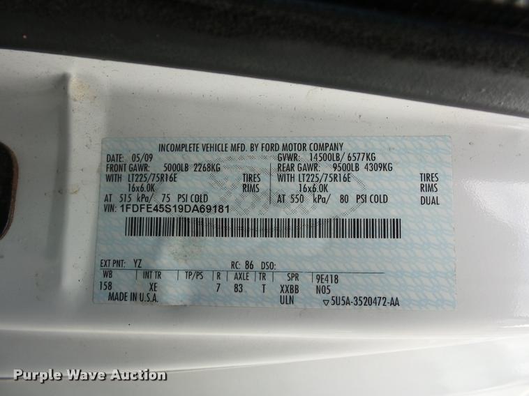 image for item L4282 2009 Ford E450 van