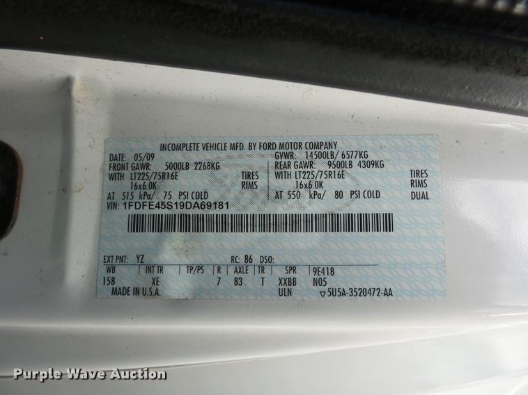 image for item L4282 2009 Ford E450 van