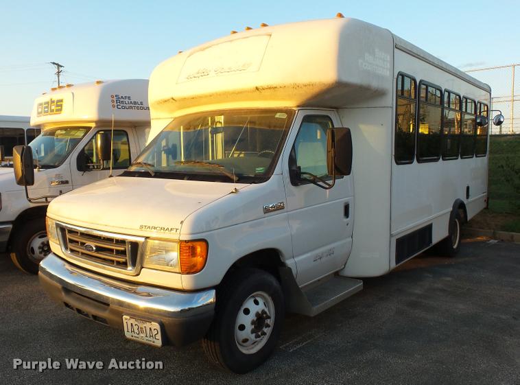 image for item L4338 2006 Ford Econoline E450 bus