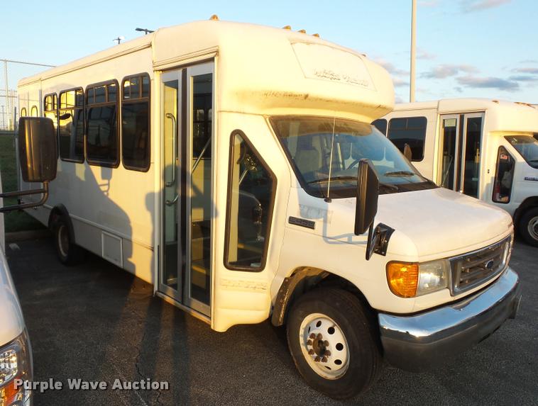 image for item L4338 2006 Ford Econoline E450 bus