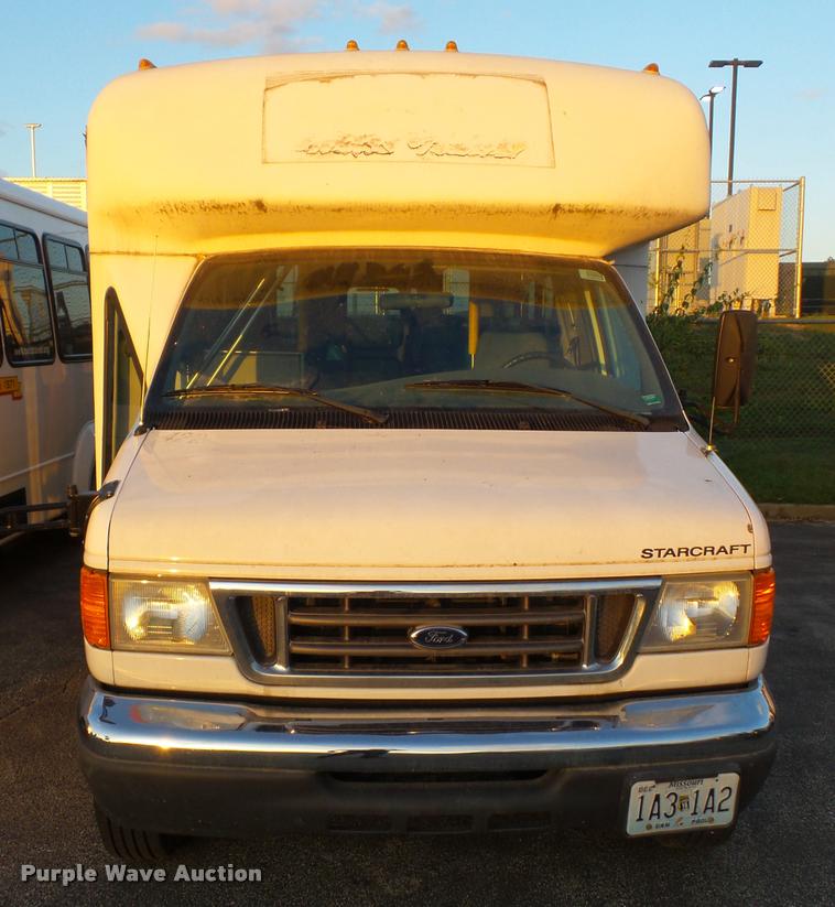 image for item L4338 2006 Ford Econoline E450 bus