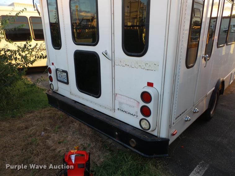 image for item L4338 2006 Ford Econoline E450 bus